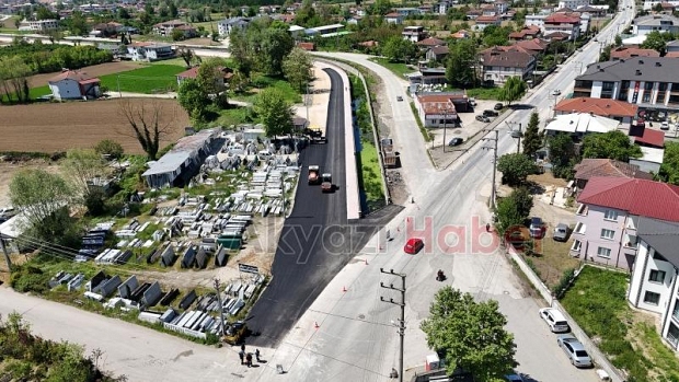 Büyükşehir Karacasu’da asfalt çalışmalarına başladı