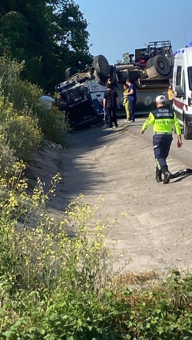 Su tankeri kaza yaptı, sürücü öldü