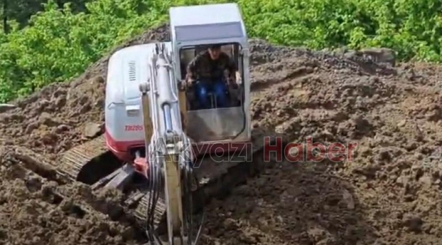 İş makinesi ile define ararken suçüstü yakalandılar