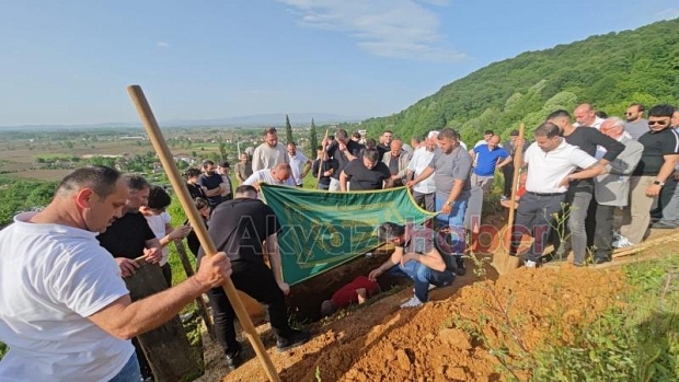 Bahar Yeşilyurt 45 Yaşında  Ebediyete Uğurlandı