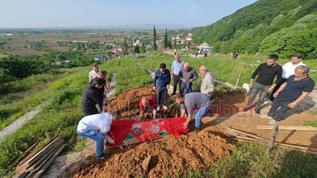 Bahar Yeşilyurt 45 Yaşında  Ebediyete Uğurlandı