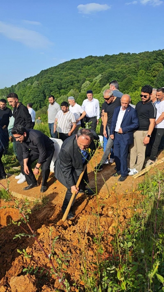 Bahar Yeşilyurt 45 Yaşında  Ebediyete Uğurlandı