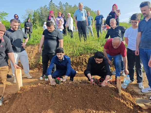 Bahar Yeşilyurt 45 Yaşında  Ebediyete Uğurlandı