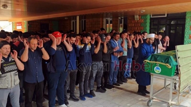 Sipariş götürürken kazada ölen kuryeyi son yolculuğuna meslektaşları uğurladı