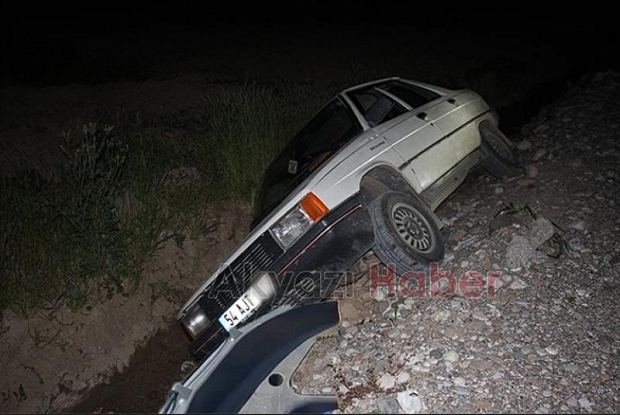 Ehliyetsiz gencin panik kaçışı kazayla bitti