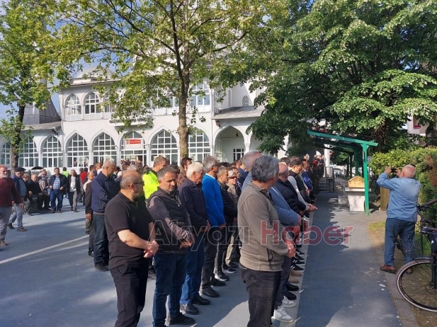 Akyazı, Müdür Bülent Gündüz'ü Gözyaşlarıyla Uğurladı