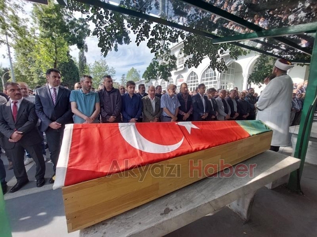 Akyazı, Müdür Bülent Gündüz'ü Gözyaşlarıyla Uğurladı