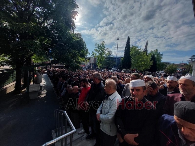 Akyazı, Müdür Bülent Gündüz'ü Gözyaşlarıyla Uğurladı