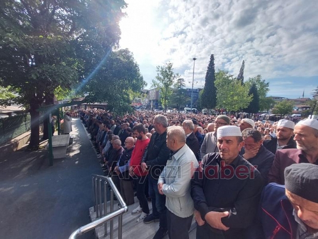 Akyazı, Müdür Bülent Gündüz'ü Gözyaşlarıyla Uğurladı