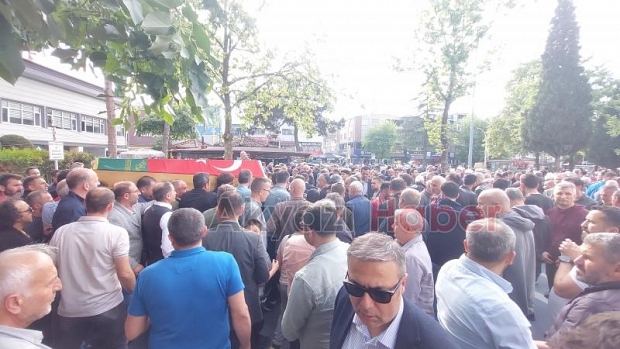 Akyazı, Müdür Bülent Gündüz'ü Gözyaşlarıyla Uğurladı