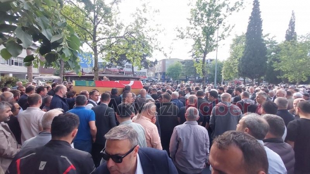 Akyazı, Müdür Bülent Gündüz'ü Gözyaşlarıyla Uğurladı