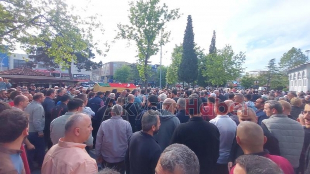 Akyazı, Müdür Bülent Gündüz'ü Gözyaşlarıyla Uğurladı