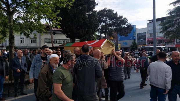 Akyazı, Müdür Bülent Gündüz'ü Gözyaşlarıyla Uğurladı