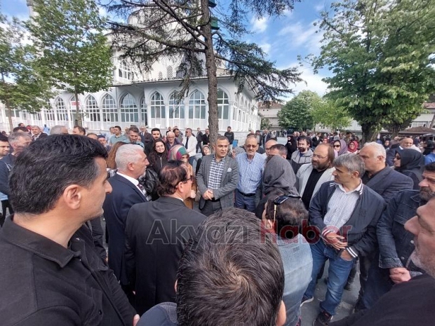 Akyazı, Müdür Bülent Gündüz'ü Gözyaşlarıyla Uğurladı