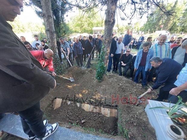 Mübeyyen Öztürk e Gözyaşları ve Dualarla Veda