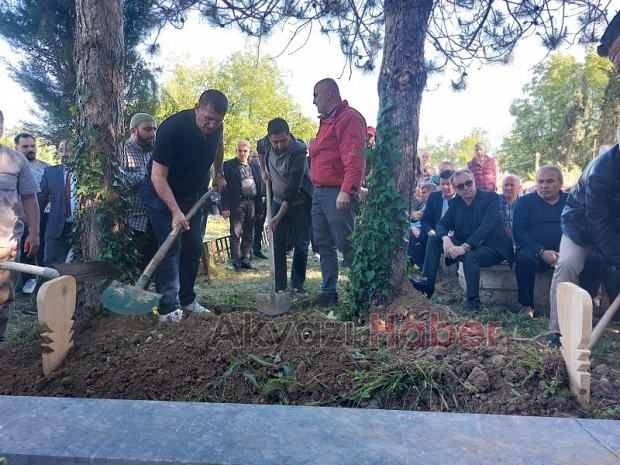 Mübeyyen Öztürk e Gözyaşları ve Dualarla Veda