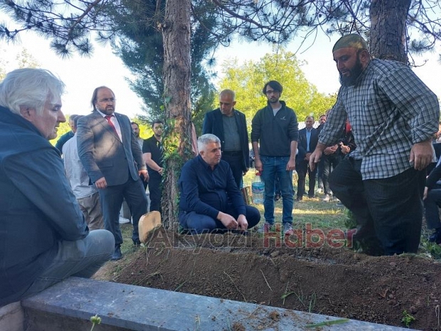 Mübeyyen Öztürk e Gözyaşları ve Dualarla Veda