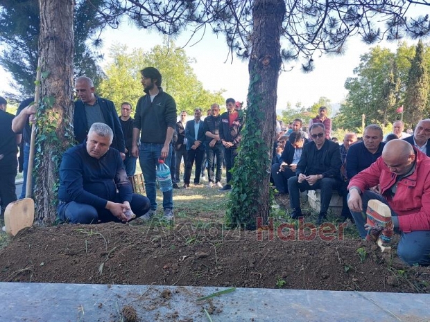 Mübeyyen Öztürk e Gözyaşları ve Dualarla Veda