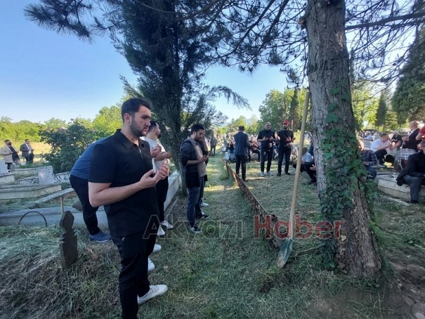 Mübeyyen Öztürk e Gözyaşları ve Dualarla Veda
