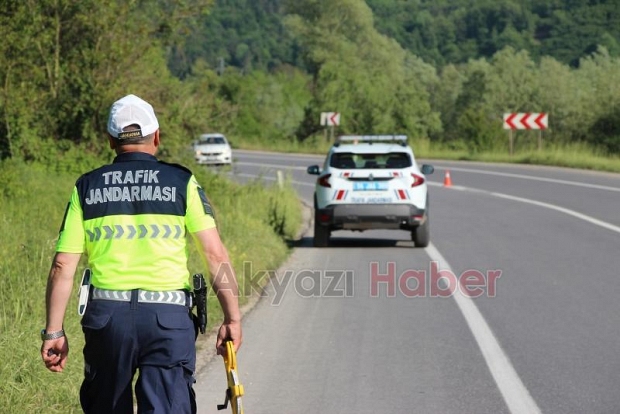 D-140'da takla atan otomobildeki 4 kişi yaralandı