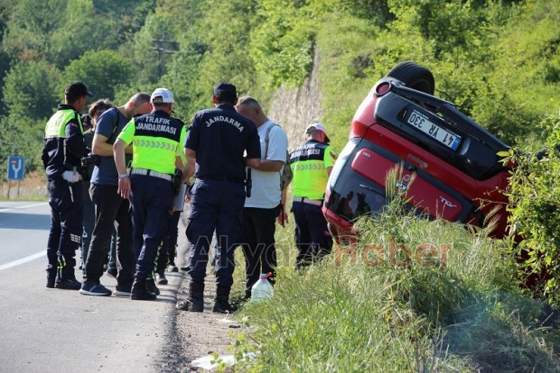 D-140'da takla atan otomobildeki 4 kişi yaralandı