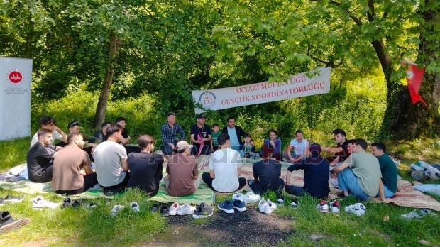 Akyazı'da KYK öğrencilerine moral pikniği