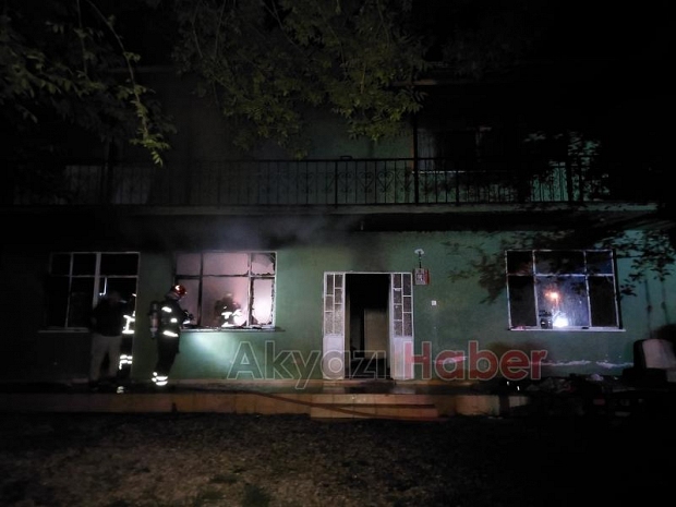 Aile yangına uykuda yakalandı
