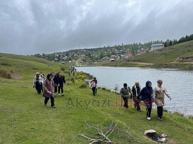 Doğa tutkunları Karagöl ve Sultanpınarı'nı keşfetti