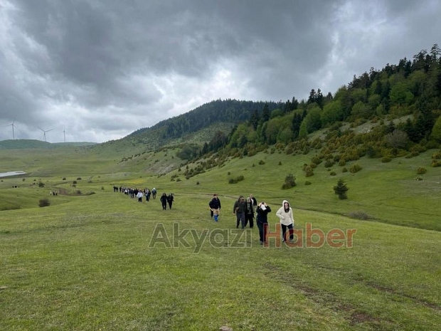 Doğa tutkunları Karagöl ve Sultanpınarı'nı keşfetti