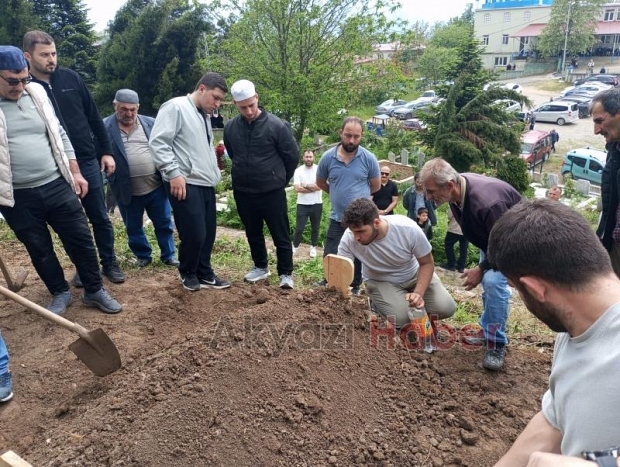 Akyazı’nın Emektar Taksicisi Ali Lermi Defnedildi