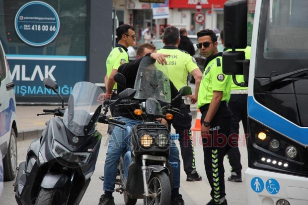 Akyazı'da Motosikletlere Sıkı Takip! Kural Tanımayanlara Ceza Yağdı.
