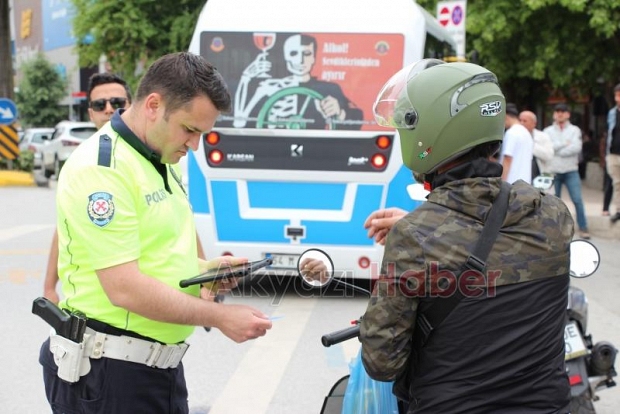 Akyazı'da Motosikletlere Sıkı Takip! Kural Tanımayanlara Ceza Yağdı.