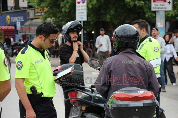 Akyazı'da Motosikletlere Sıkı Takip! Kural Tanımayanlara Ceza Yağdı.