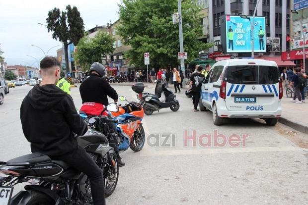 Akyazı'da Motosikletlere Sıkı Takip! Kural Tanımayanlara Ceza Yağdı.