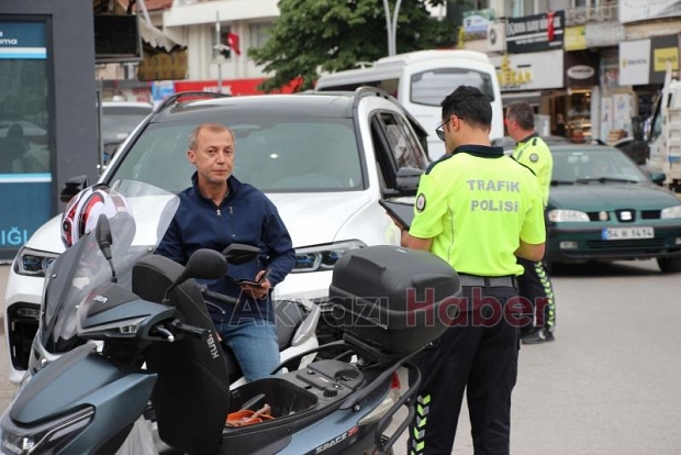 Akyazı'da Motosikletlere Sıkı Takip! Kural Tanımayanlara Ceza Yağdı.