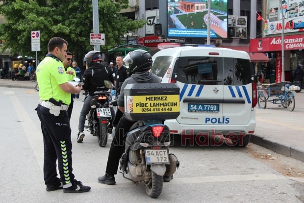 Akyazı'da Motosikletlere Sıkı Takip! Kural Tanımayanlara Ceza Yağdı.