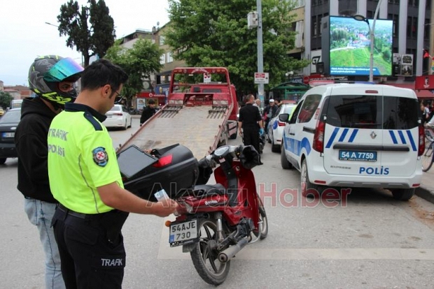 Akyazı'da Motosikletlere Sıkı Takip! Kural Tanımayanlara Ceza Yağdı.