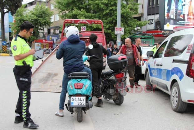 Akyazı'da Motosikletlere Sıkı Takip! Kural Tanımayanlara Ceza Yağdı.