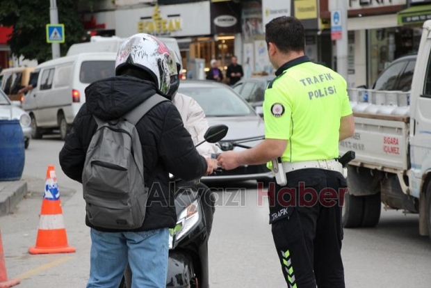 Akyazı'da Motosikletlere Sıkı Takip! Kural Tanımayanlara Ceza Yağdı.