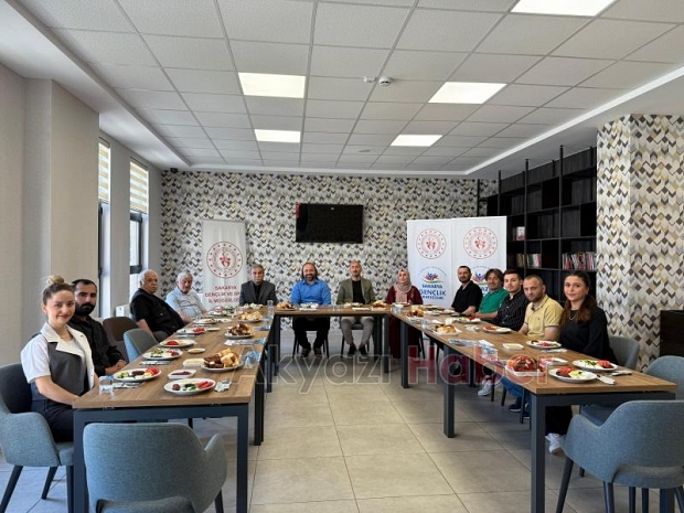 Akyazı Gençlik Merkezi Basın Mensuplarını Kahvaltıda Ağırladı