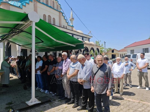 Feriha Şahinoğlu Toprağa Verildi.