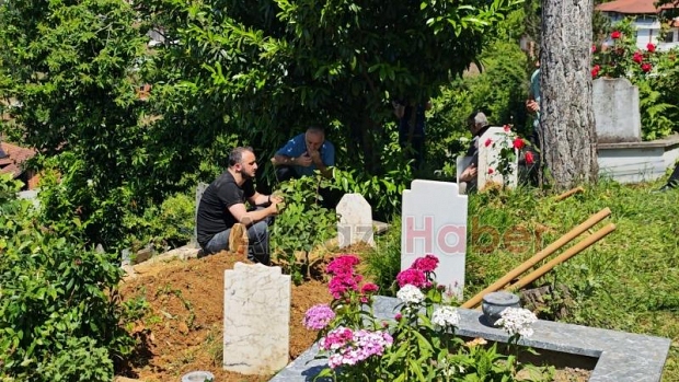 Feriha Şahinoğlu Toprağa Verildi.