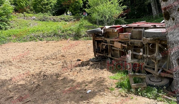 Yayladan dönerke uçuruma yuvarlandılar; Koca öldü, eşi yaralı