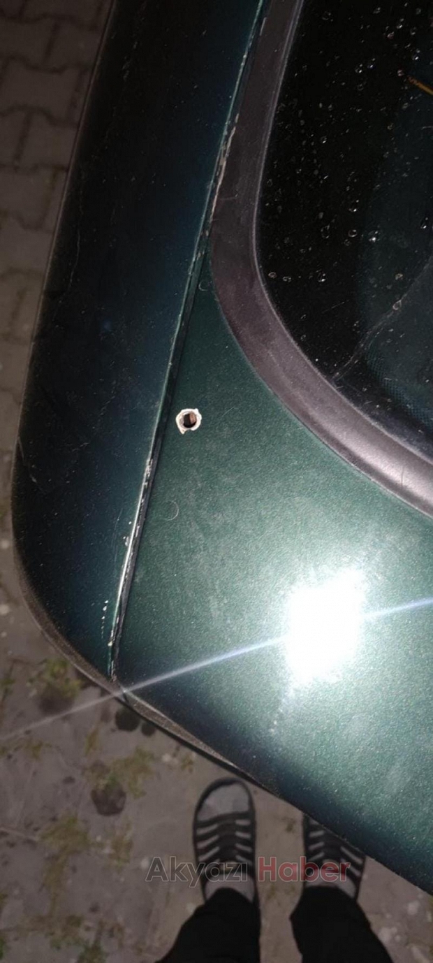 Akyazı'da yorgun mermi vakası, araca isabet etti