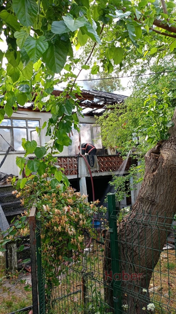 İki katlı evde yangın