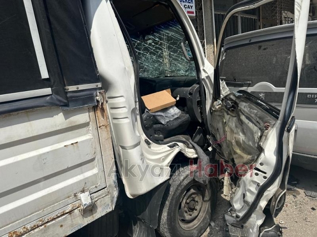 Kontrolden çıkan kamyonet park halindeki araçlara çarptı
