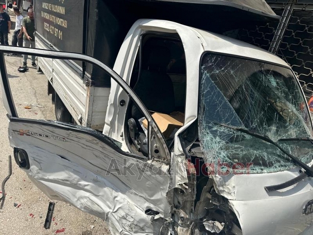Kontrolden çıkan kamyonet park halindeki araçlara çarptı