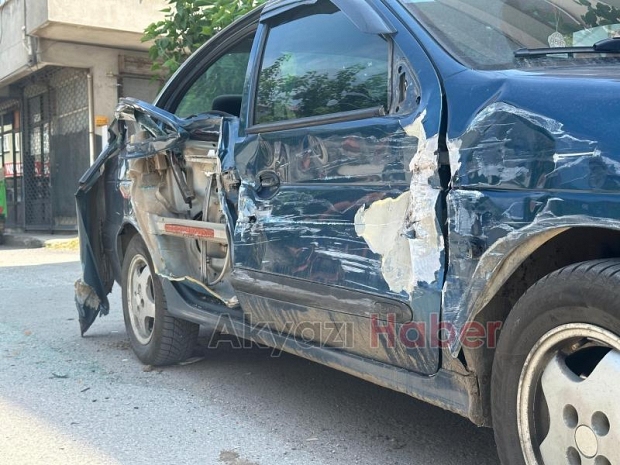 Kontrolden çıkan kamyonet park halindeki araçlara çarptı