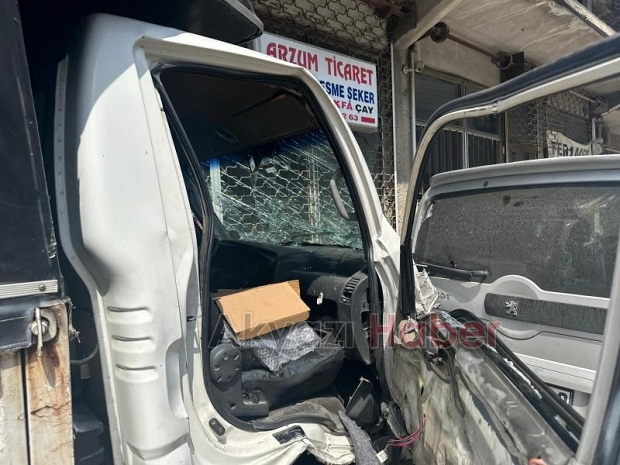 Kontrolden çıkan kamyonet park halindeki araçlara çarptı