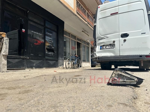 Kontrolden çıkan kamyonet park halindeki araçlara çarptı